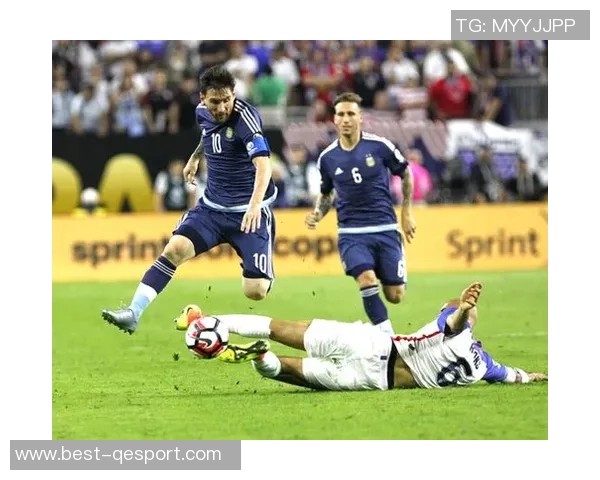 阿根廷足协主席与梅西德保罗重聚合影分享喜悦时刻 阿根廷足协主席与梅西德保罗重聚合影分享喜悦时刻